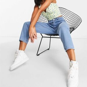 Wednesday's Girl mom jeans in light wash Size‎ 26